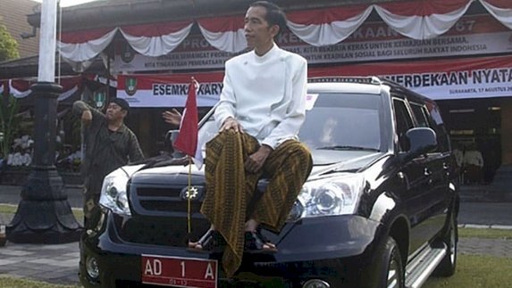 Joko Widodo semasa menjadi Walikota Solo dan mobil Esemka/Net