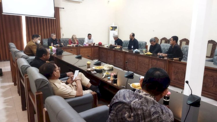 Atap Pendopo Kecamatan Cluring Ambruk, Komisi IV DPRD minta Pemkab Banyuwangi evaluasi penggunaan rangka baja ringan/ist