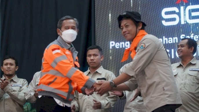 Teks Poto ; Tim Reaksi Cepat ( TRC ) SIG GHoPO Tuban ketika Dikukuhkan PT. Semen Indonesia Pabrik Tuban 
