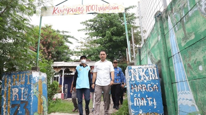 Teks foto: Wali Kota Eri meninjau Kampung 1001 Malam/RMOLJatim