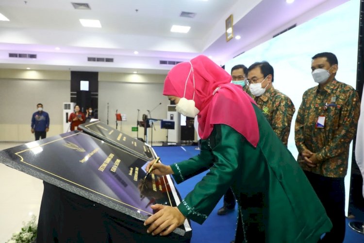 Khofifah Indar Parawansa meluncurkan inovasi kesehatan di RSUD Dr Soetomo Surabaya/IST