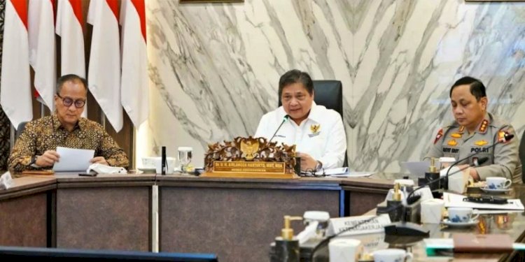 Menteri Koordinator Bidan Perekonomian Airlangga Hartarto memimpin Rapat Koordinasi Terbatas terkait program Kartu Prakerja tahun 2023 bersama Menteri Perindustrian Agus Gumiwang Kertasasmita dan Wakil Kepala Kepolisian RI Bapak Gatot Eddy Pramono/Ist