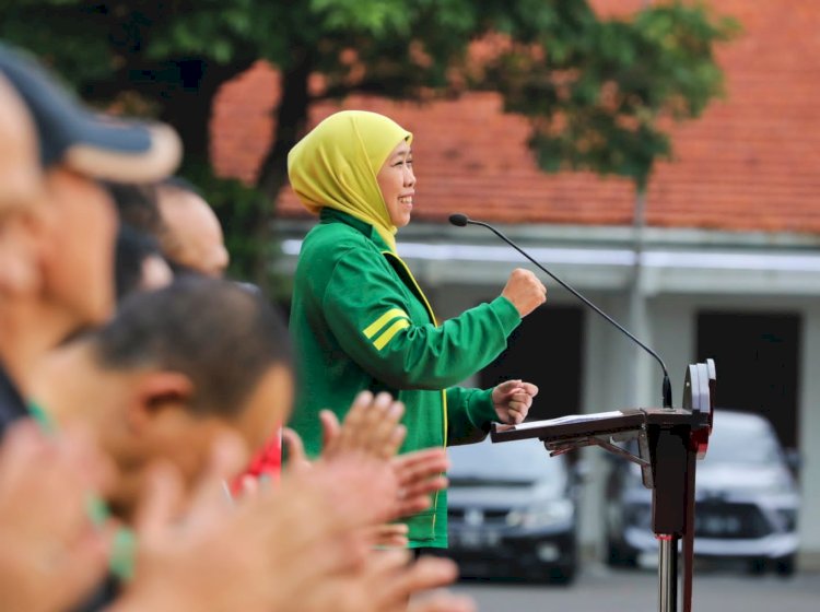Gubernur Khofifah memberi sambutan di hadapan 550 atlet, 200 pelatih dan 17 mekanik peserta Apel Puslatda Jatim 100-V/Ist