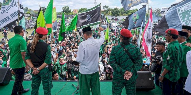 Sandiaga Slaahuddin Uno (kemeja koko putih) saat hadiri harlah PPP di Yogyakarta, Mingggu (8/1)/Net