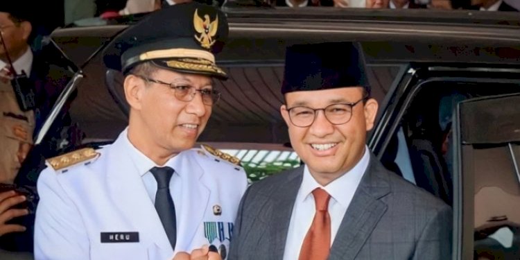 Penjabat Gubernur DKI Jakarta Heru Budi Hartono bersama Anies Baswedan/Ist