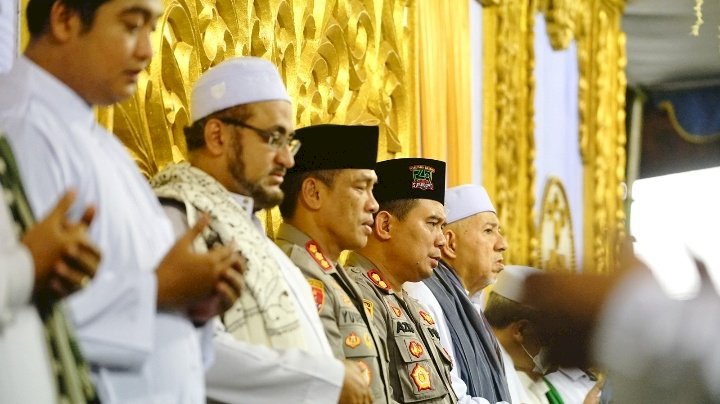 Doa bersama Polrestabes Surabaya dan Bonek 