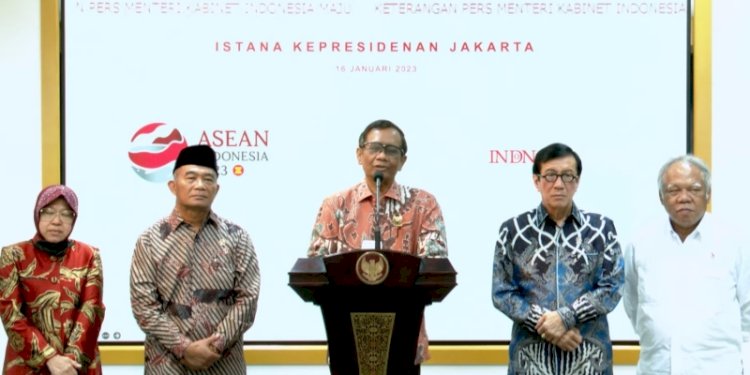  Menteri Koordinator Bidang Politik, Hukum, dan Keamanan (Menko Polhukam) Mahfud MD memimpin konferensi pers setelah rapat terbatas dengan Presiden Jokowi, Senin (16/1)/Net