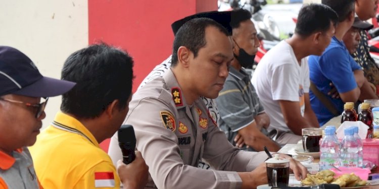 Kapolres Malang AKBP Putu Kholis Aryana saat gelr Jumat Curhat di kawasan Stadion Kanjuruhan/RMOL