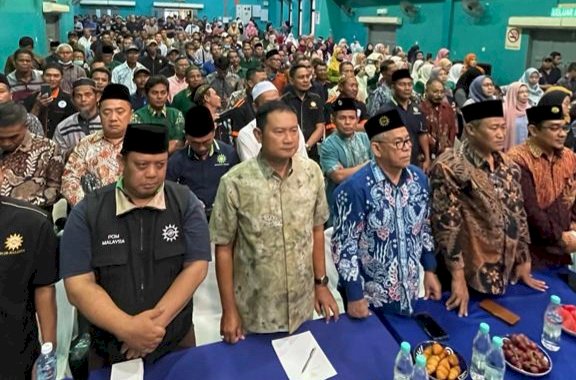 Bupati Lamongan Yuhronur Efendi bersama warga Lamongan di Malaysia di acara tabligh akbar/IST