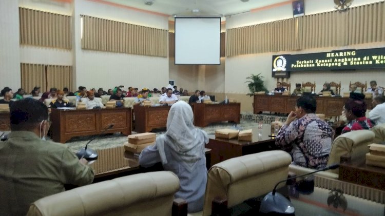 Komisi IV DPRD Banyuwangi gelar hearing membahas titik jemput penumpang driver online dan sopir angkutan/RMOLJatim