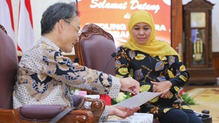 Gubernur Khofifah saat menerima tim JICA