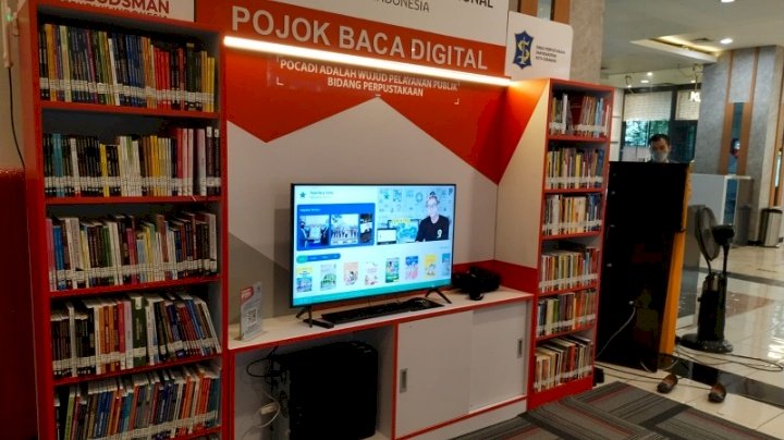 Teks foto: Pojok Baca Digital di Mall Pelayanan Publik Siola Surabaya/ist