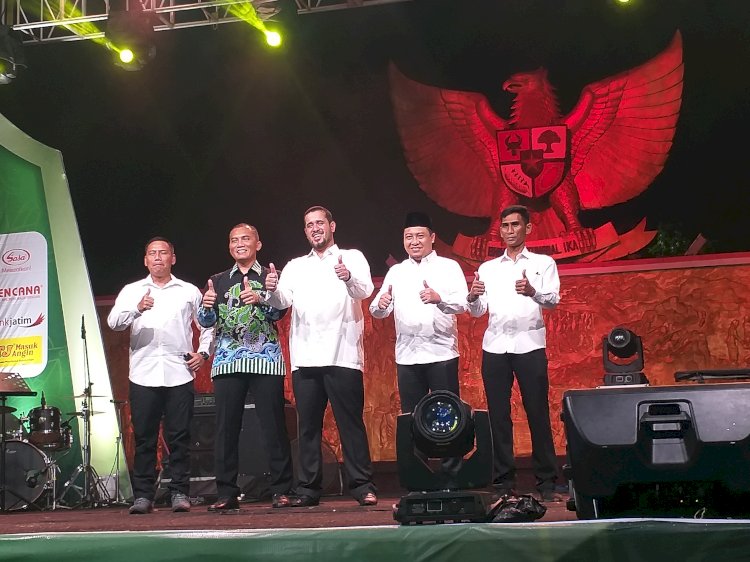 Wali Kota Probolinggo, Habib Hadi Zainal Abidin (tengah) bersama Forkopimda saat malam refleksi ke-4/Ist