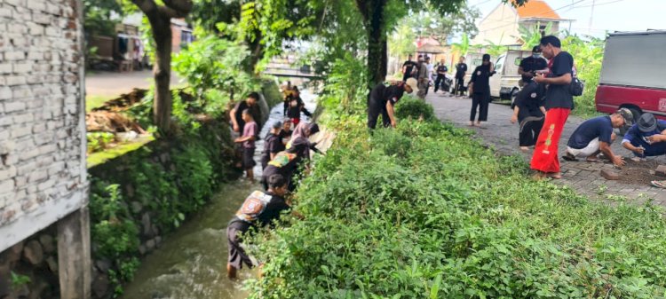 Pesilat kerja bakti massal di wilayah Kecamatan Tandes/ist