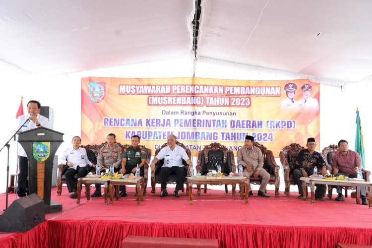 Sekdakab Jombang Agus Purnomo saat membuka Musrenbang di Kecamatan Tembelang/RMOLJatim