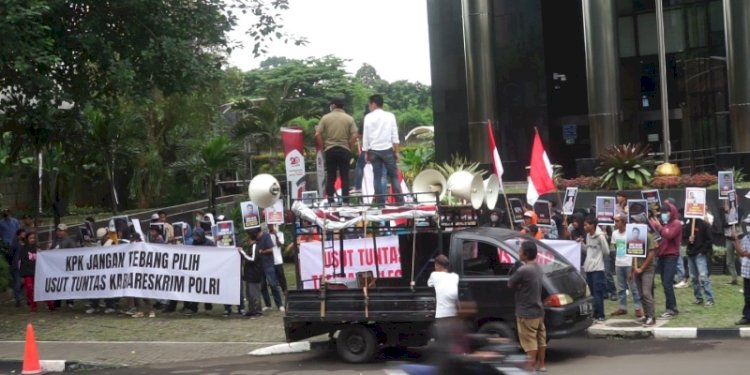 Perkumpulan Pemuda Keadilan mendatangi Gedung Merah Putih Komisi Pemberantasan Korupsi (KPK) di Kuningan, Jakarta Selatan/Ist