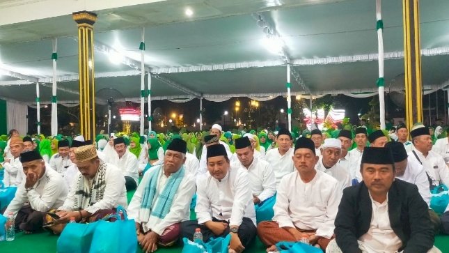 Ribuan jamaah ikuti istighosah di Pendopo Jombang