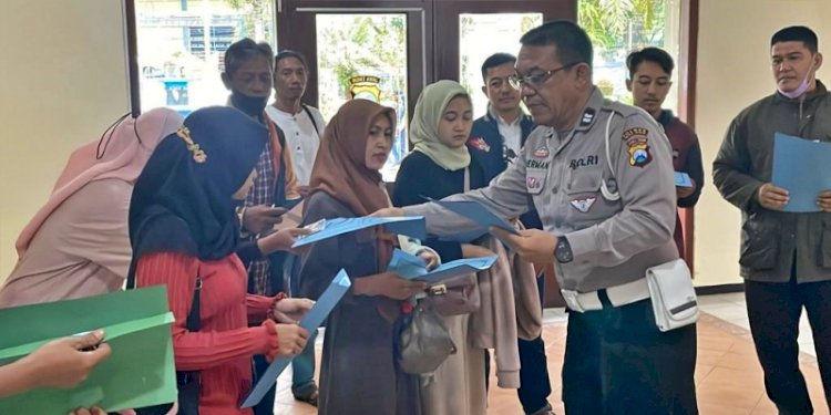 Keluarga korban tragedi Kanjuruhan mendapatkan bimbingan serta pendidikan lalu lintas untuk memperoleh Surat Izin Mengemudi (SIM)/Ist