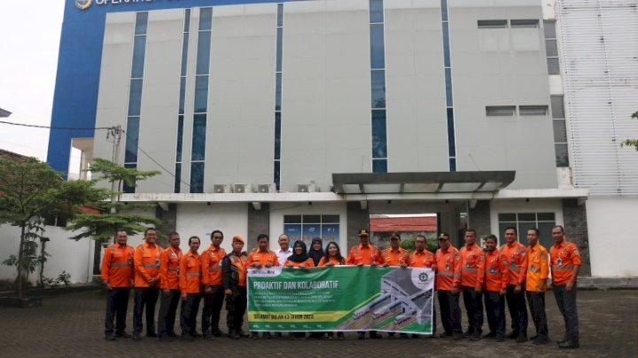 Keterangan foto: PT KAI DAOP 7 Madiun apel Bulan Keselamatan dan Kesehatan Kerja (K3) Nasional ke-53 tahun 2023 di halaman Gedung Operational Control Center (OCC) Daop 7 Madiun./ist