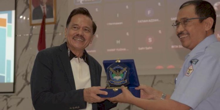 Marsekal TNI Purn Chappy Hakim saat isi seminar di Unsurya/Ist