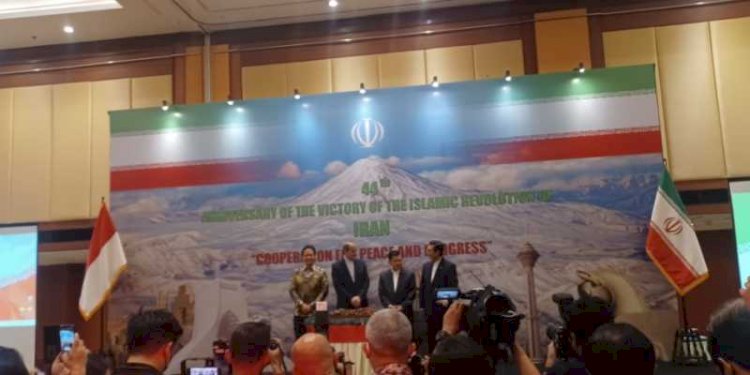 Peringatan 44 tahun terbentuknya Republik Islam Iran di Jakarta turut dihadiri oleh mantan Wakil Presiden RI Jusuf Kalla, Menteri Kesehatan Budi Gunadi Sadikin, dan Wakil Ketua MPR Fadel Muhammad/Ist