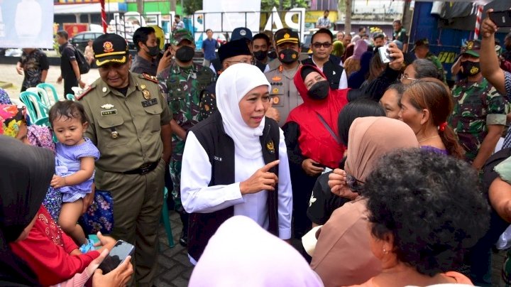 Gubernur Khofifah saat di pasar wilayah Blitar 