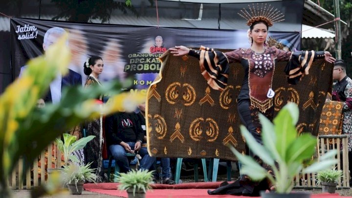 Fashion pakaian adat / 
