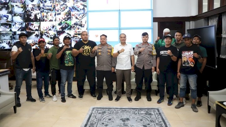 Teks foto: Wali Kota Eri bersama koordinator tiap tribun dan perwakilan manajemen Persebaya/RMOLJatim