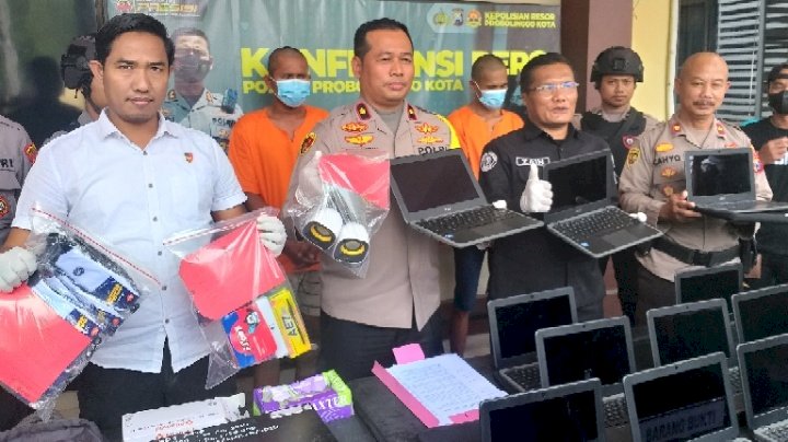 Wakapolres Dan Kasat Reskrim Baju Putih Beserta Jajaran Saat Pres Rilis Di Mapolres Probolinggo Kota