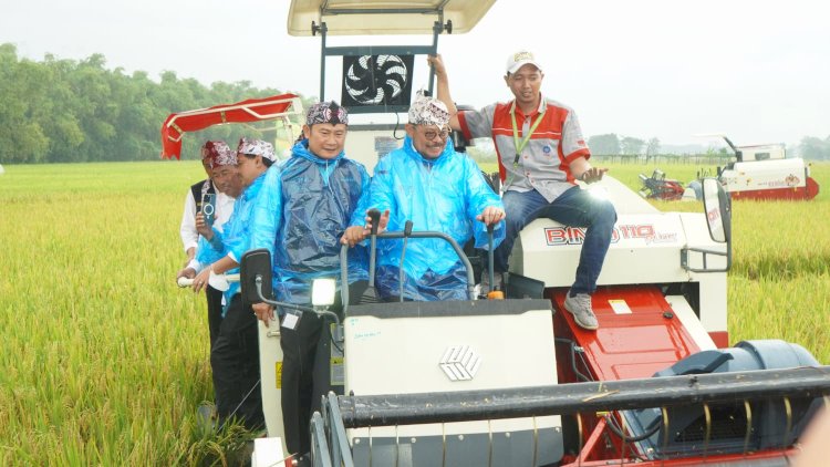 Kunjungan Kerja Menteri Pertanian RI Syahrul Yasin Lipo  didampingi Bupati Lamongan Yuhronur Efendi/RMOLJatim