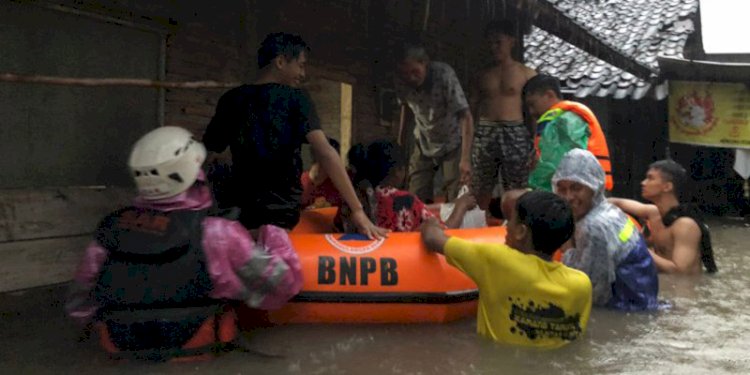 Situasi banjir yang melanda sebagian wilayah Solo dan Sukoharjo/Ist