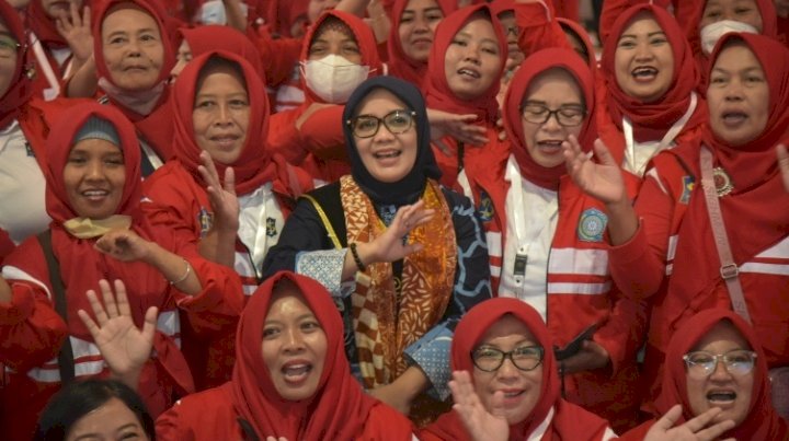 Teks foto: Rini Indriyani menghadiri Roadshow Bunda Paud Kota Surabaya Menyapa Dalam Rangka Sosialisasi dan Implementasi PAUD HI”/ist