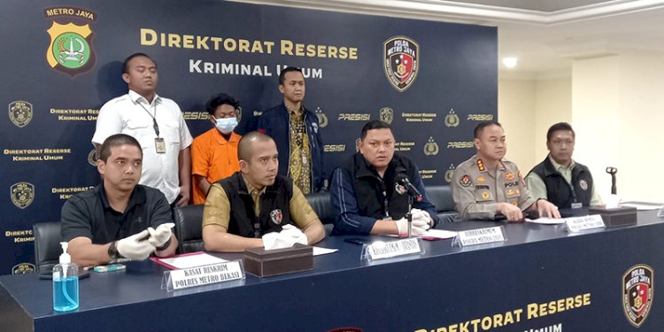 Direktur Reserse Kriminal Umum (Direskrimum) Polda Metro Jaya Kombes Hengki Haryadi saat menyampaikan keterangan pers pengungkapan kasus karyawan bunuh bos di Mapolda Metro Jaya/RMOL