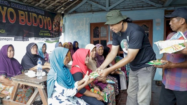 Kowarteg Bojonegoro saat berbagi benih 