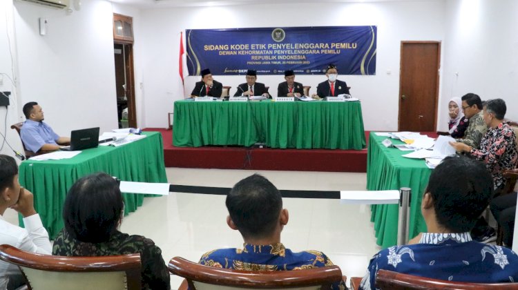 DKPP saat sidang pemeriksaan dugaan pelanggaran KEPP/ist