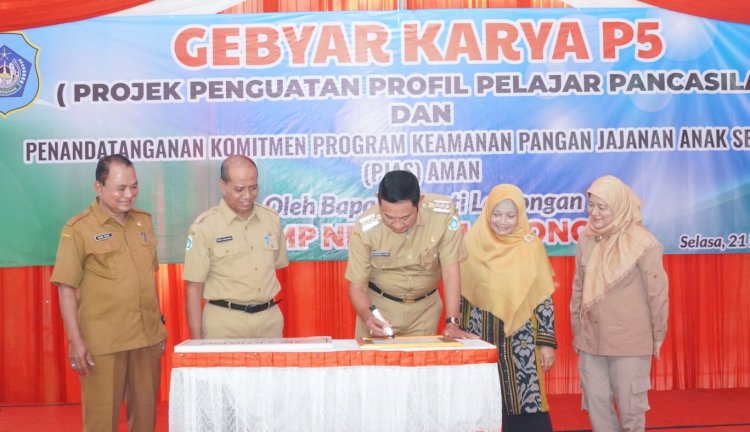 Bupati Lamongan Yuhronur Efendi saat Gebyar Karya P5 di SMPN 2 Lamongan/RMOLJatim