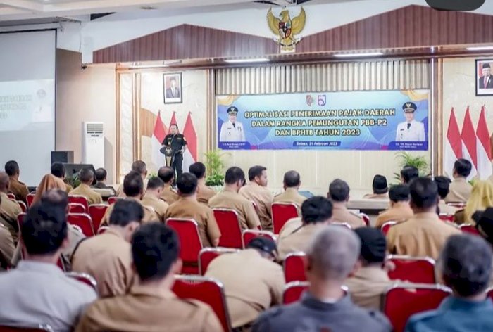 Bupati Jember Hendy Siswanto saat rakor Optimalisasi Pajak Daerah di Aula PB Sudirman Pemkab Jember/RMOLJatim