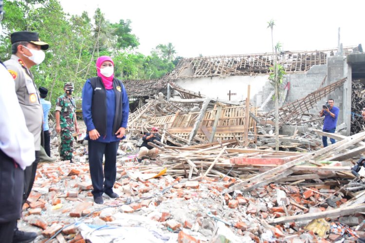 Gubernur Jawa Timur Khofifah Indar Parawansa tidak dapat membenarkan adanya kegiatan merakit, memproduksi, dan menjual petasan. Foto: ist