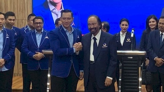 Ketua Umum Partai Demokrat AHY salam komando dengan Ketua Umum Partai Nasdem, Surya Paloh/RMOL