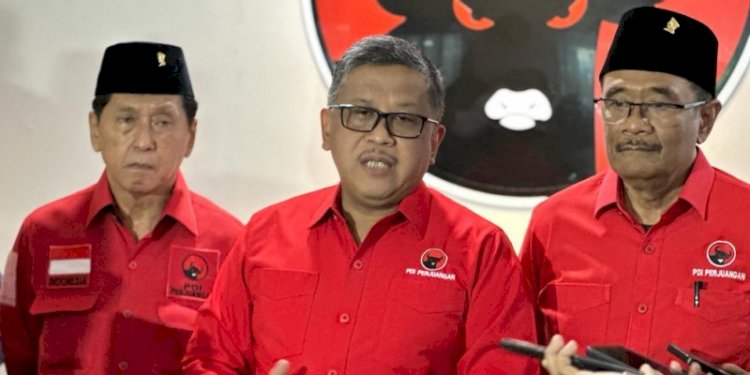 Sekretaris Jenderal PDIP, Hasto Kristiyanto (tengah)/Ist