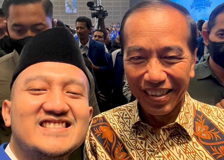 Tom Liwafa saat foto bersama Presiden Jokowi 