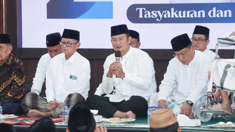 Bupati dan Wakil  Bupati  Lamongan pada Tasyakuran dan Doa Bersama 2 tahun jejak Kepemimpinan Yuhronur-Rouf di Pendopo Lokatantra Lamongan/RMOLJatim