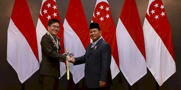 Menhan Prabowo saat menerima kunjungan kehormatan Panglima Angkatan Bersenjata Singapura (Chief of the Defence Force Republic of Singapore) Lt Gen Melvyn Ong di Kemhan, Jakarta, Senin (27/2)/Ist