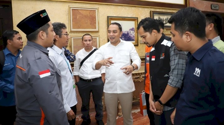 Teks foto: Wali Kota Eri berdiskusi dengan FOZ Jatim/ist