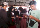 Pengantin Baru di Banyuwangi Langsung Dapat Tiga Dokumen Kependudukan