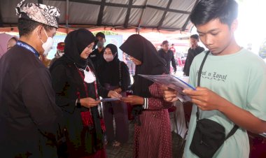 Pengantin Baru di Banyuwangi Langsung Dapat Tiga Dokumen Kependudukan