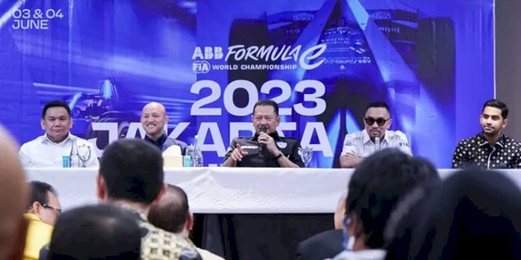 Ketua Umum IMI Bambang Soesatyo melakukan konferensi pers penyelenggaraan Balapan Formula E atau Jakarta E-Prix di Jakarta, Selasa (28/2)/Ist