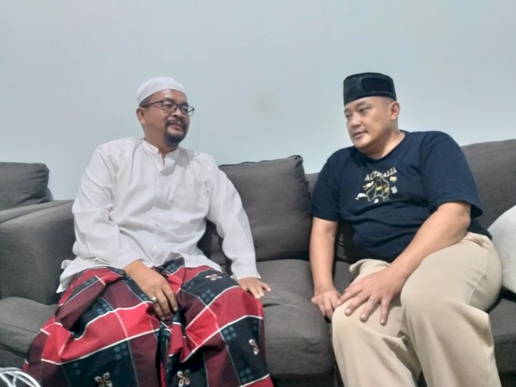 Virli Bramanto saat sowan ke salah seorang ulama/Ist