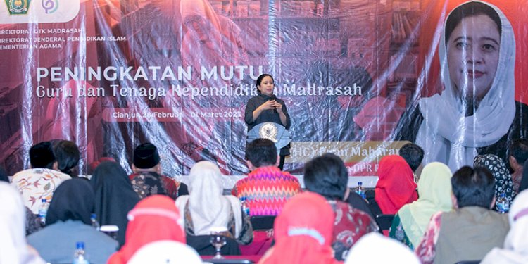 Ketua DPR RI Puan Maharani saat menghadiri kegiatan pemberian bantuan kepada Madrasah di Cianjur, Jawa Barat, yang terdampak gempa/Ist