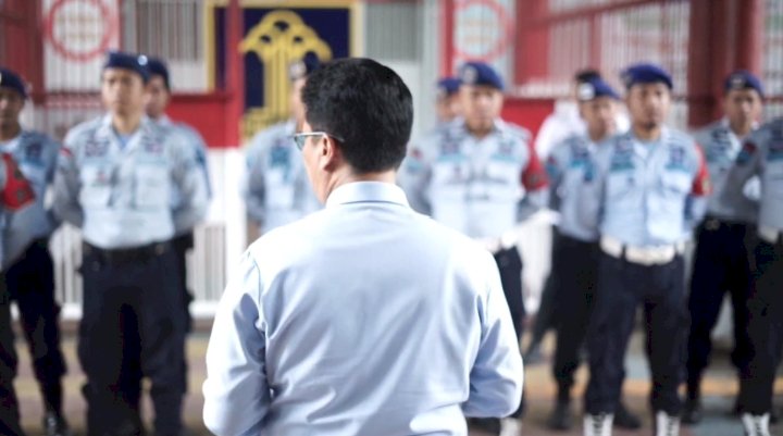  Kadiv Pemasyarakatan (Kadivpas) Kanwil Kemenkumham Jatim Teguh Wibowo saat memberikan pengarahan kepada petugas Lapas I Surabaya/Ist 